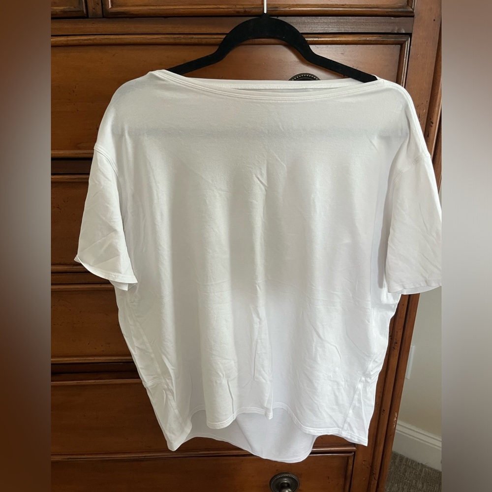 Lululemon Back in Action Short Sleeve Shirt- size 6!